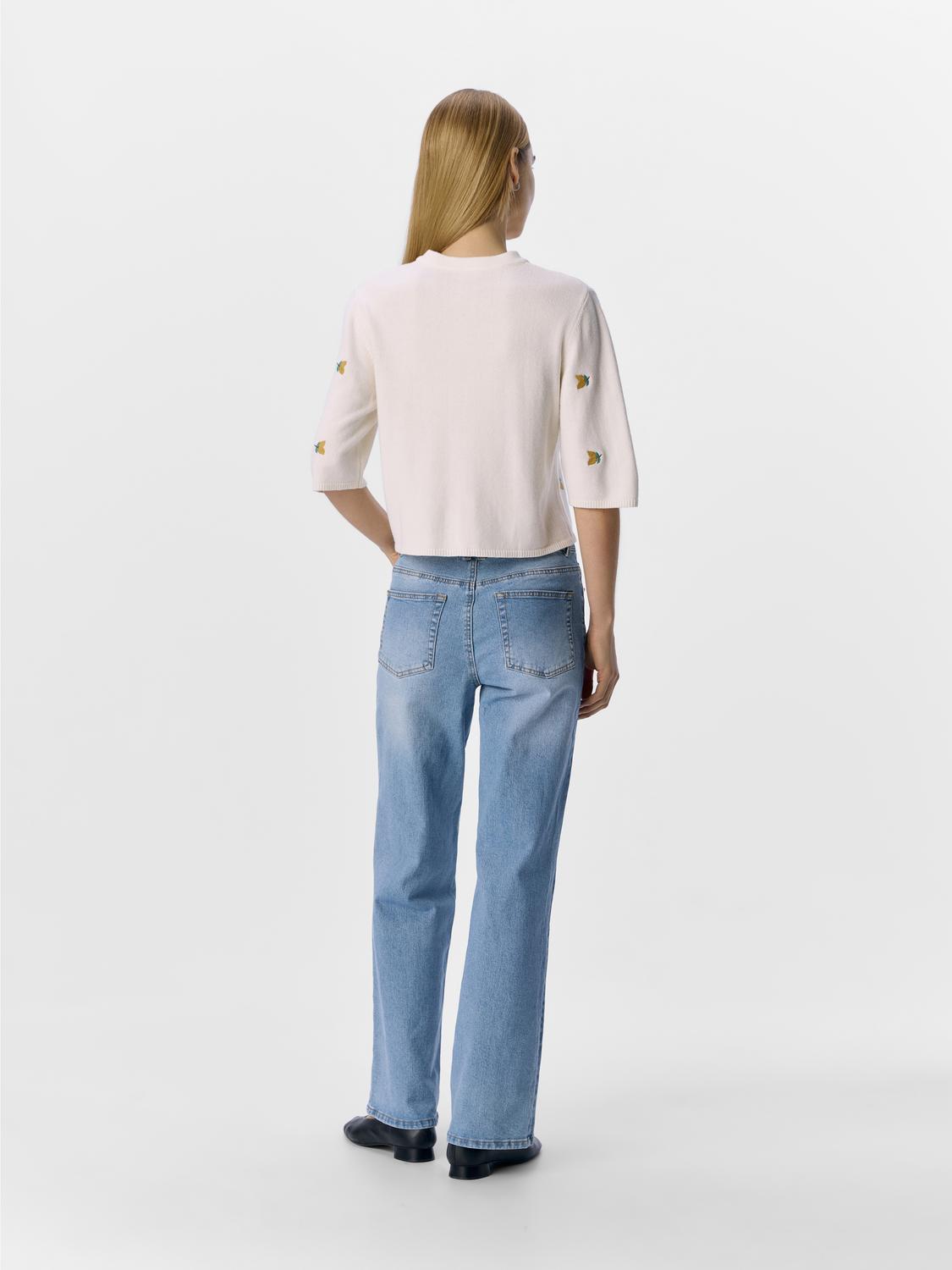 model_shot-back